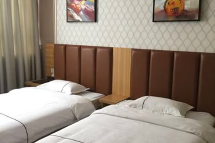 Room 6 of 8