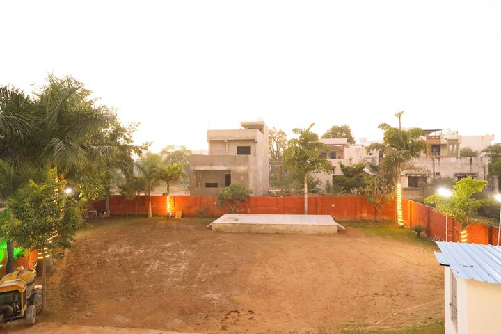 Hotel Exterior 17 of 25
