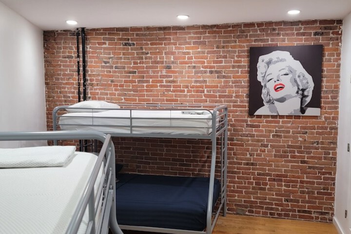 Room 28 of 69
