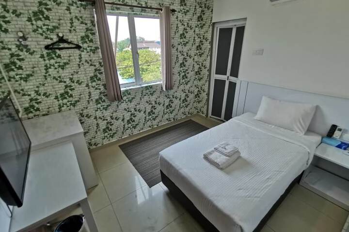 Room 9 of 34
