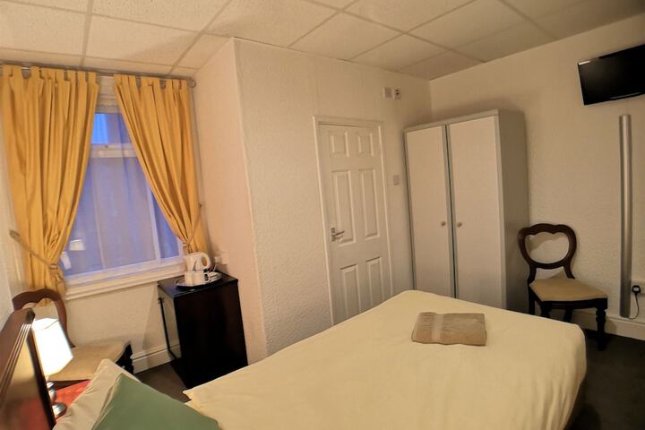 Room 53 of 102