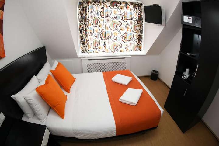 Room 5 of 44