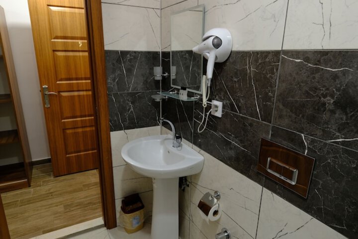 Room 19 of 29