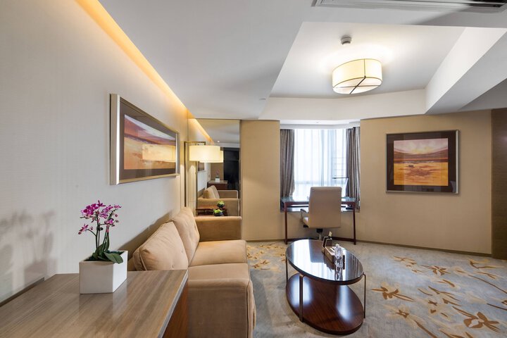 Room 6 of 38