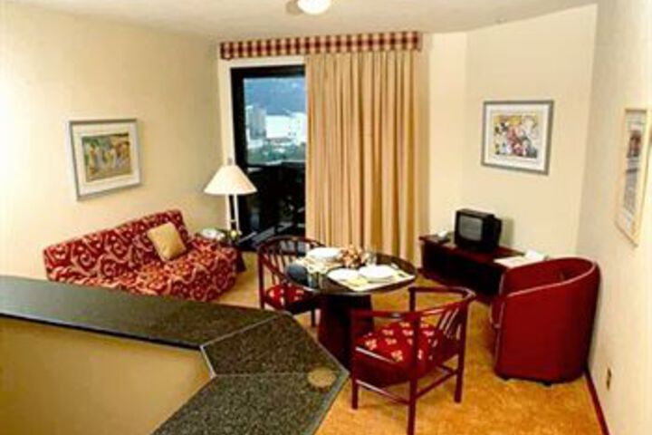 Room 7 of 12