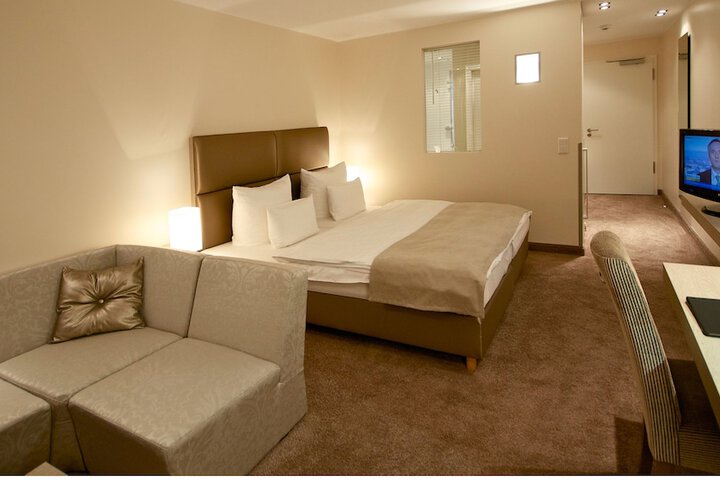 Room 6 of 38