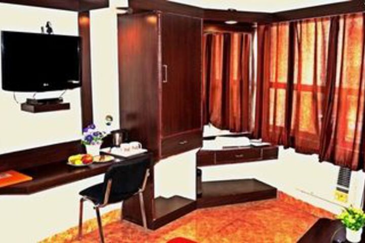Room 3 of 16