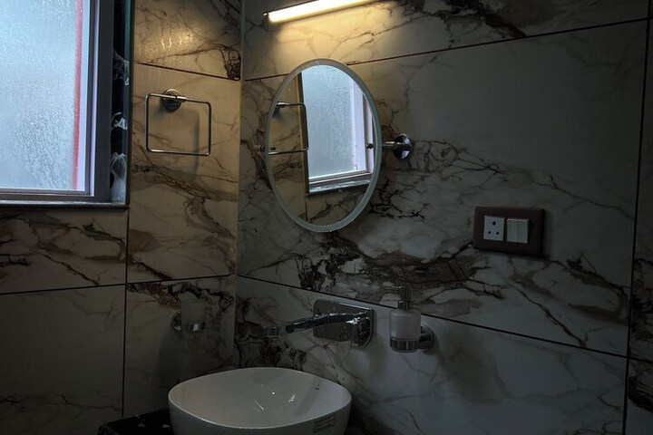 Room 13 of 30