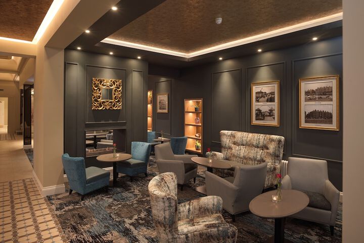 Lounge 47 of 57