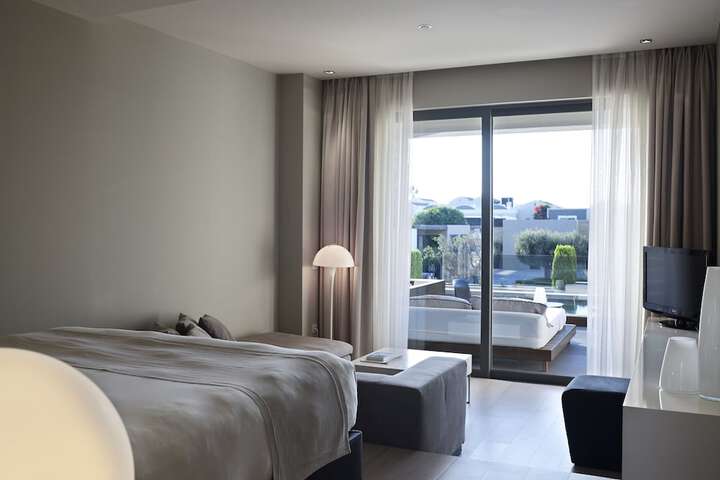 Room 52 of 185