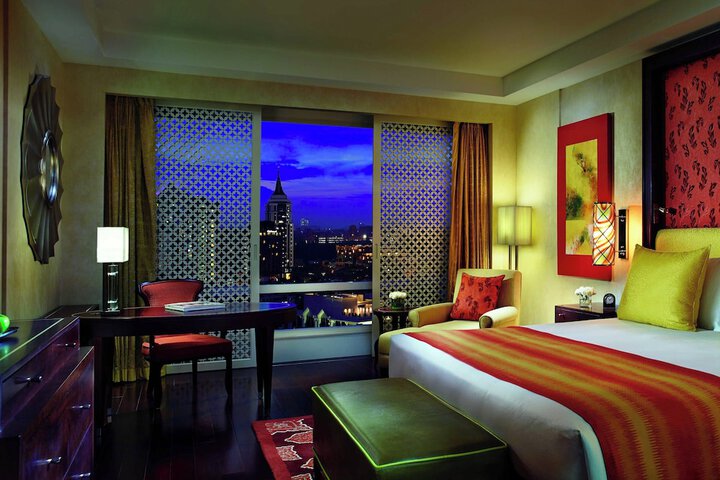 Room 38 of 128