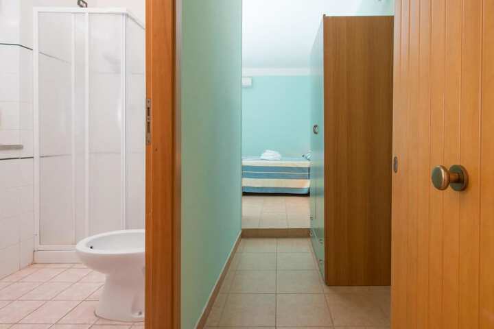 Room 13 of 89
