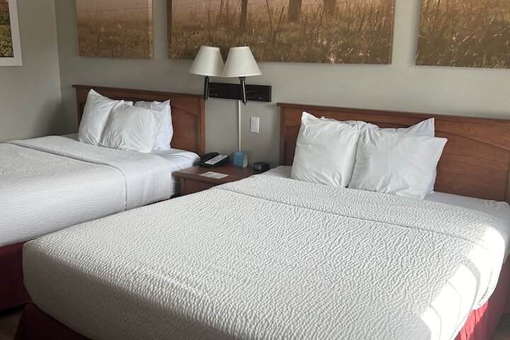 1 Queen Bed (17 of 21)