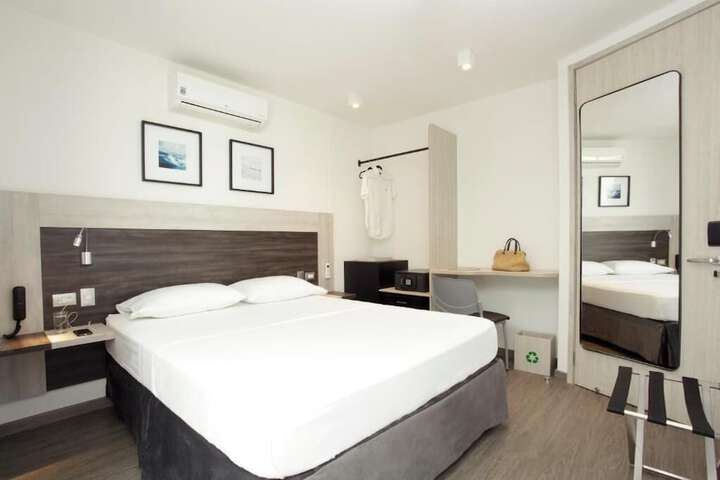 Room 11 of 24