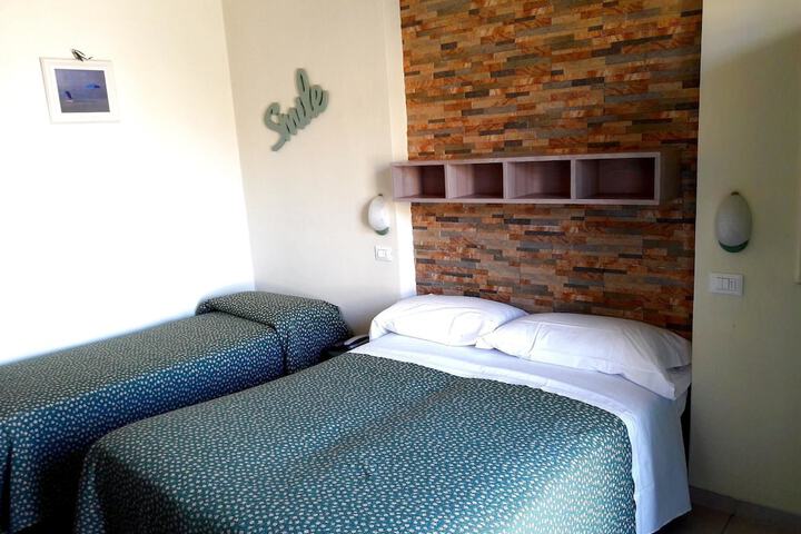 Room 6 of 34