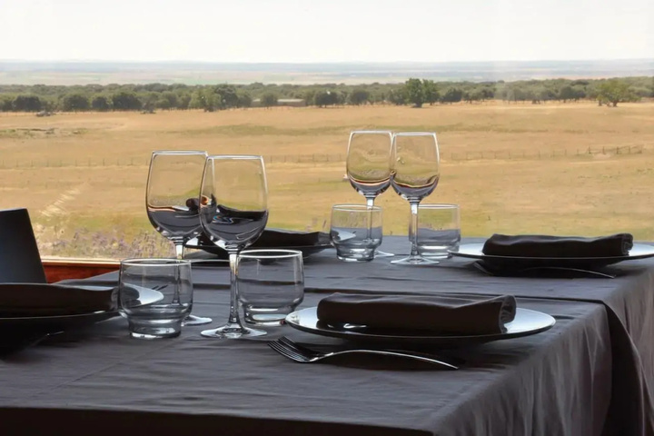 Dining 10 of 14