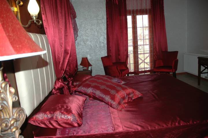 Room 3 of 51