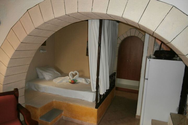 Room 9 of 76