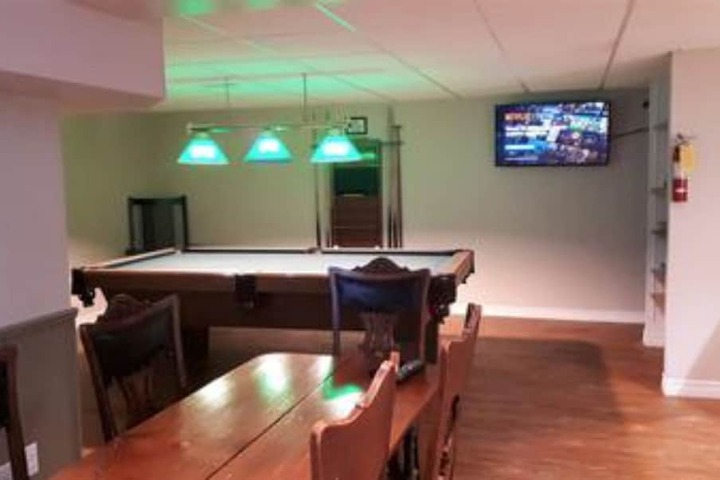 Room 6 of 12