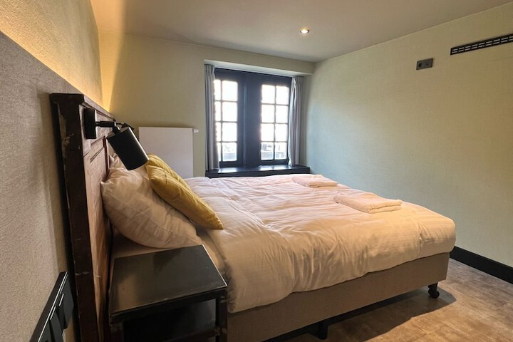 Room 8 of 22