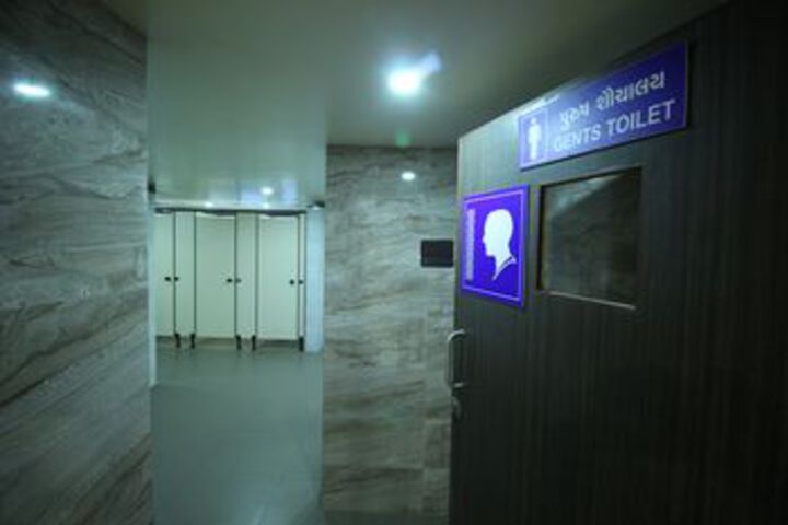 Room 6 of 30