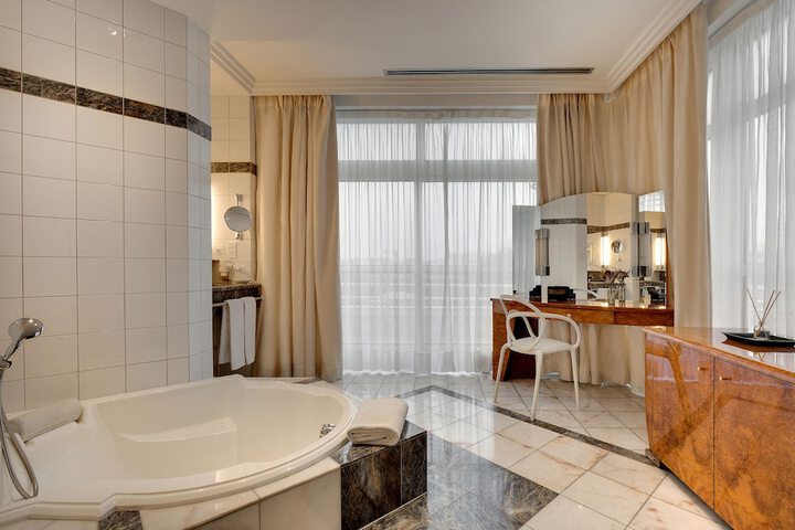 Room 15 of 47