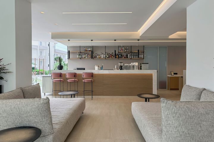 Lounge 117 of 152