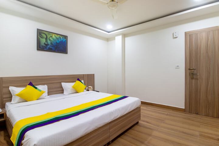 Room 13 of 23