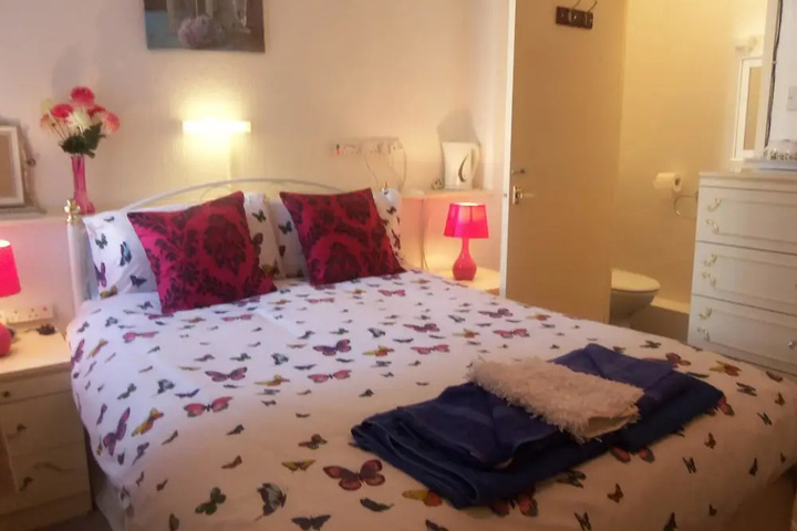 Room 4 of 14