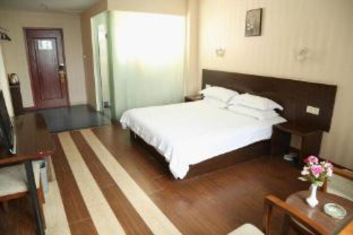 Room 6 of 7