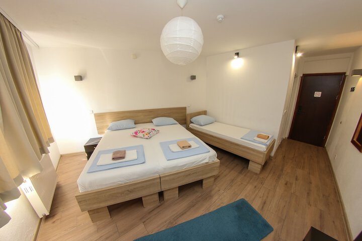 Room 44 of 73