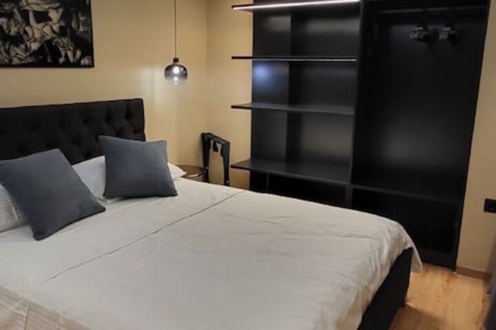 Room 8 of 43
