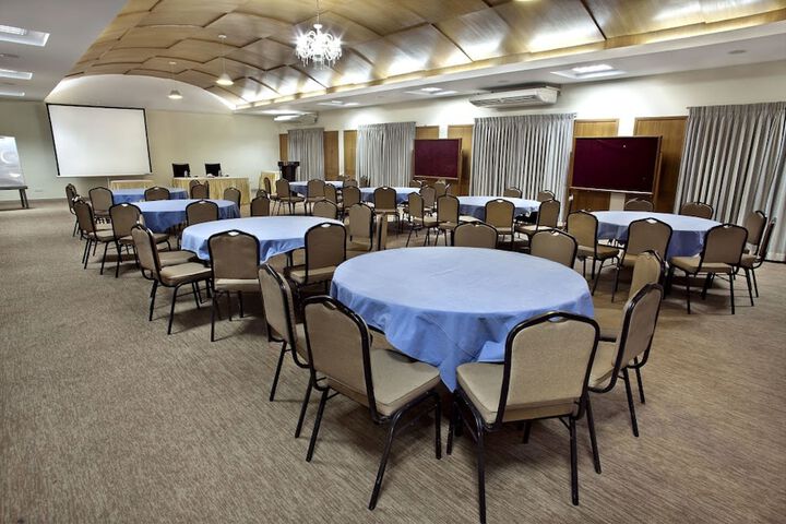Ballroom/Hall 27 of 36