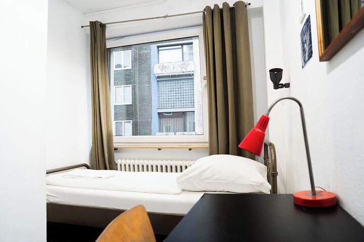 Room 21 of 52