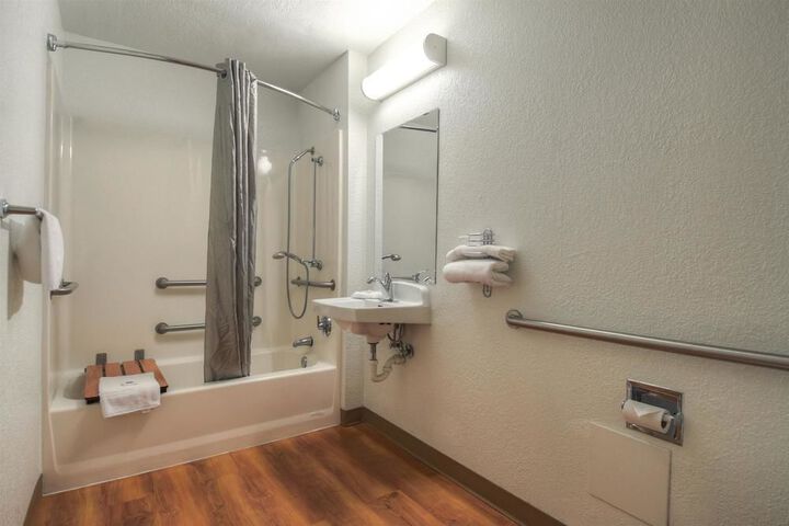 Room 11 of 24