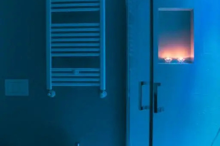 Room 8 of 16