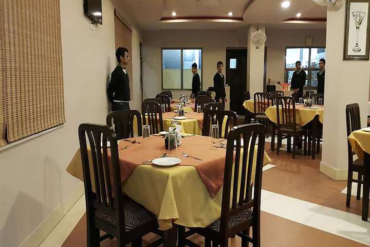 Dining 14 of 19