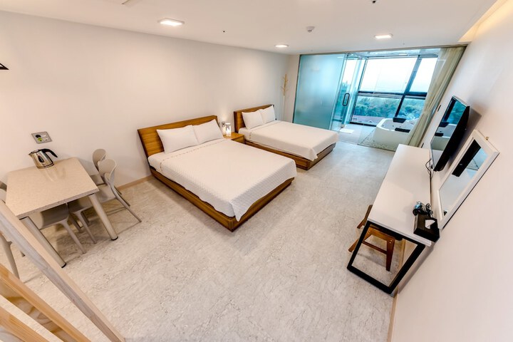 Room 26 of 173
