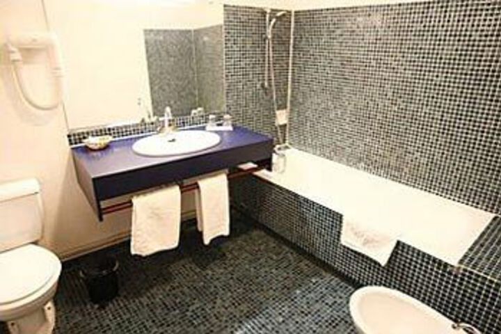 Room 2 of 27
