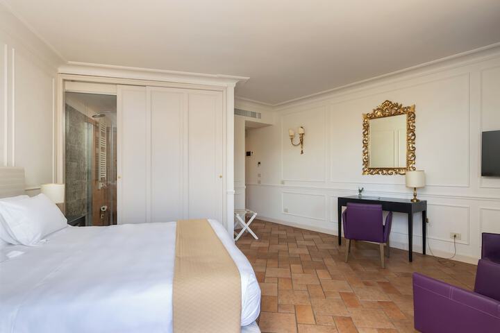 Room 26 of 87