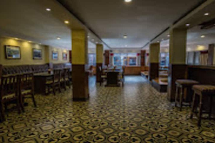 Dining 9 of 10