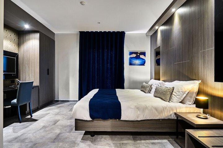 Room 8 of 33