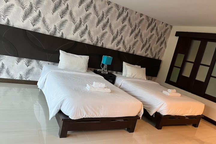 Room 16 of 60