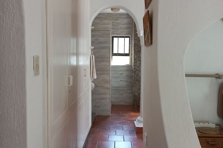 Room 2 of 76