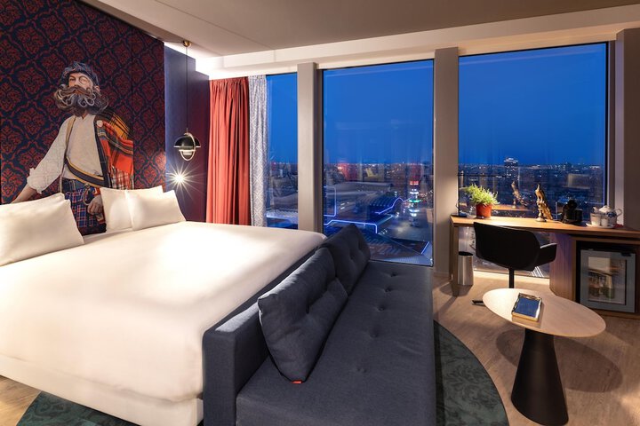 Room 48 of 107