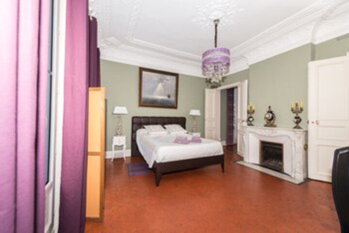 Room 8 of 18