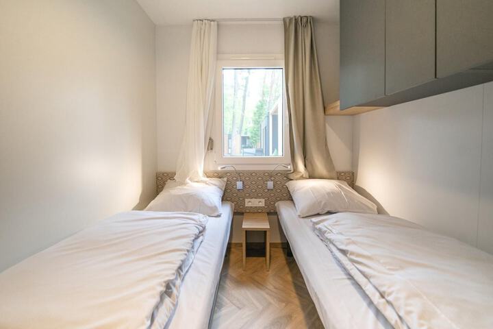 Room 4 of 30