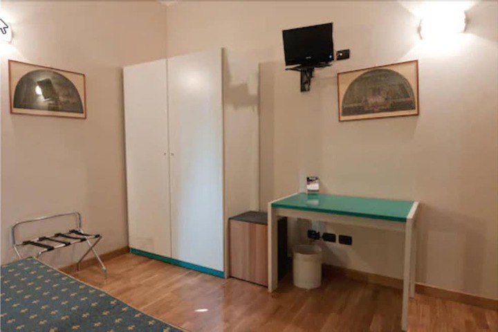 Room 16 of 37
