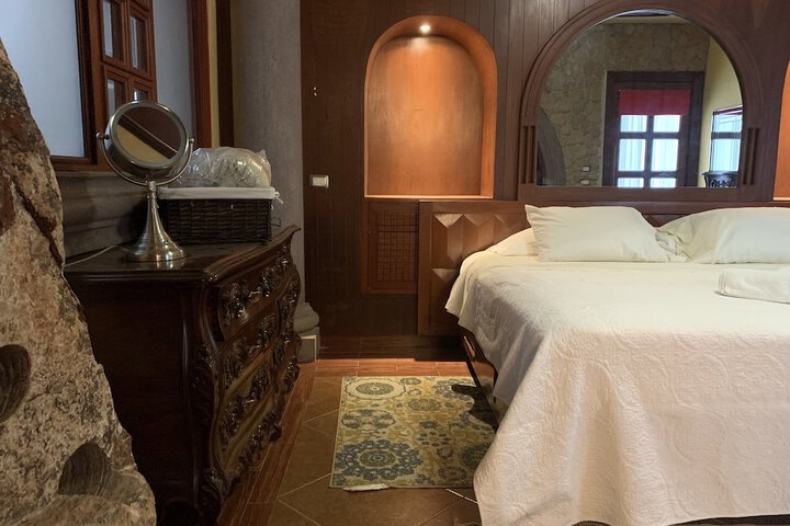 Room 14 of 230