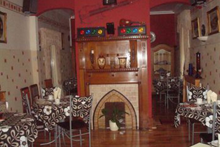 Dining 15 of 16